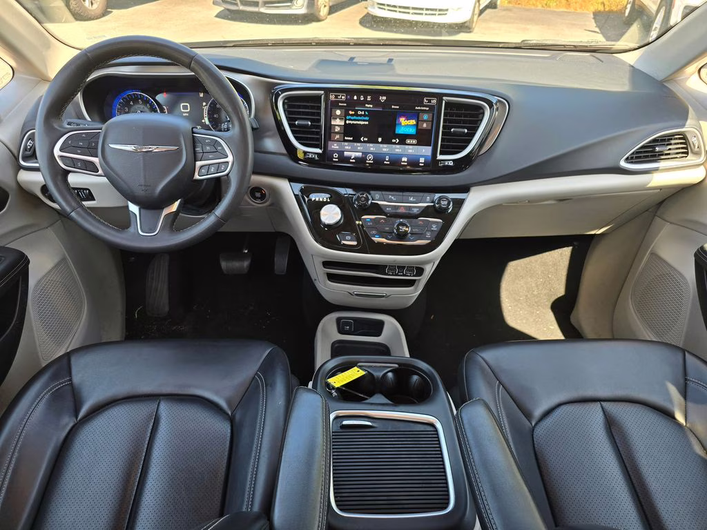 2023 Ceramic Gray Clearcoat Chrysler Pacifica Touring L FWD Van