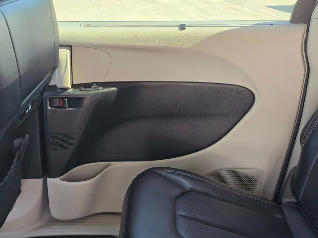 2023 Ceramic Gray Clearcoat Chrysler Pacifica Touring L FWD Van
