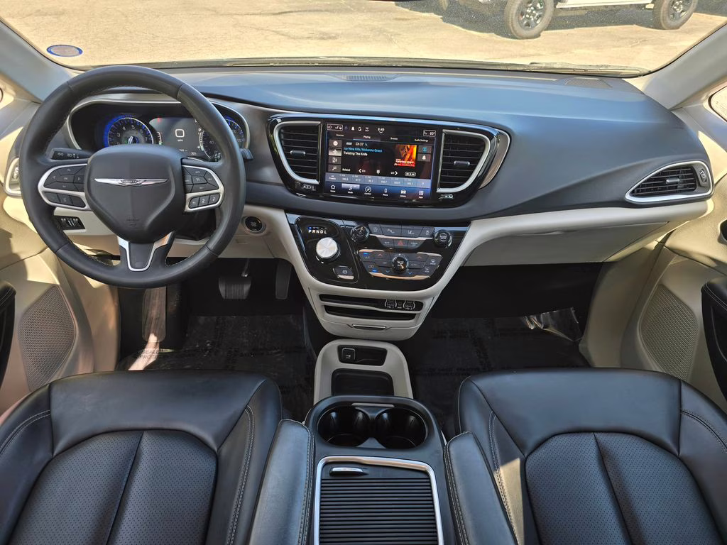 2023 Ceramic Gray Clearcoat Chrysler Pacifica Touring L FWD Van