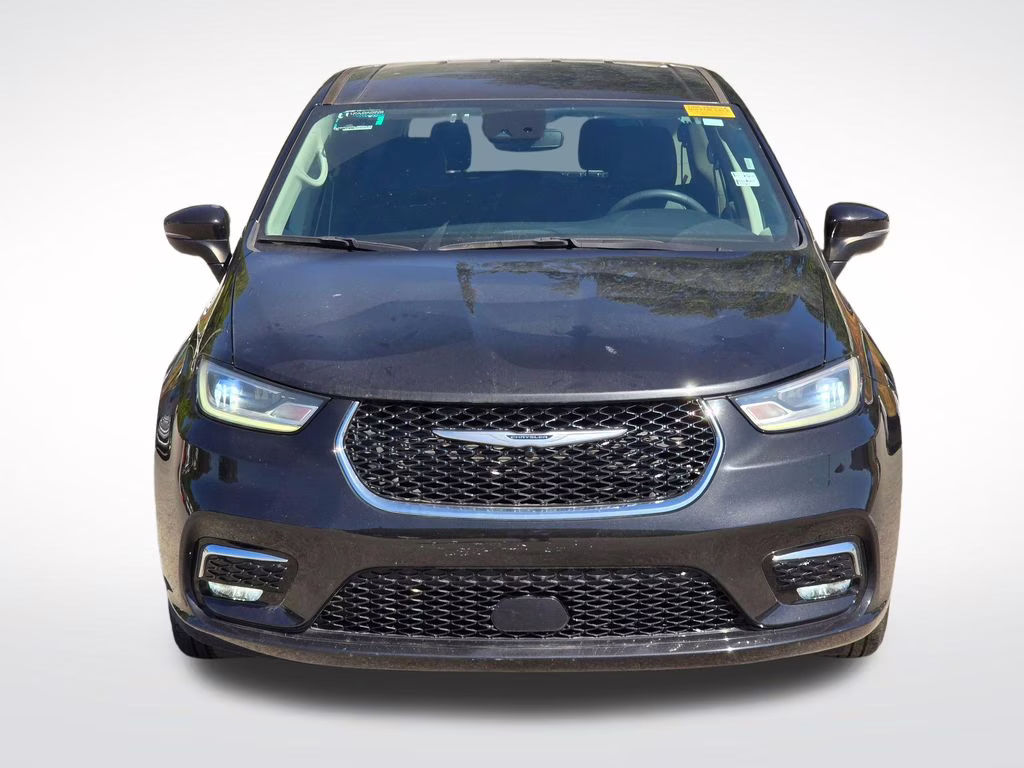 2023 Brilliant Black Crystal Pearlcoat Chrysler Pacifica Touring L FWD Van