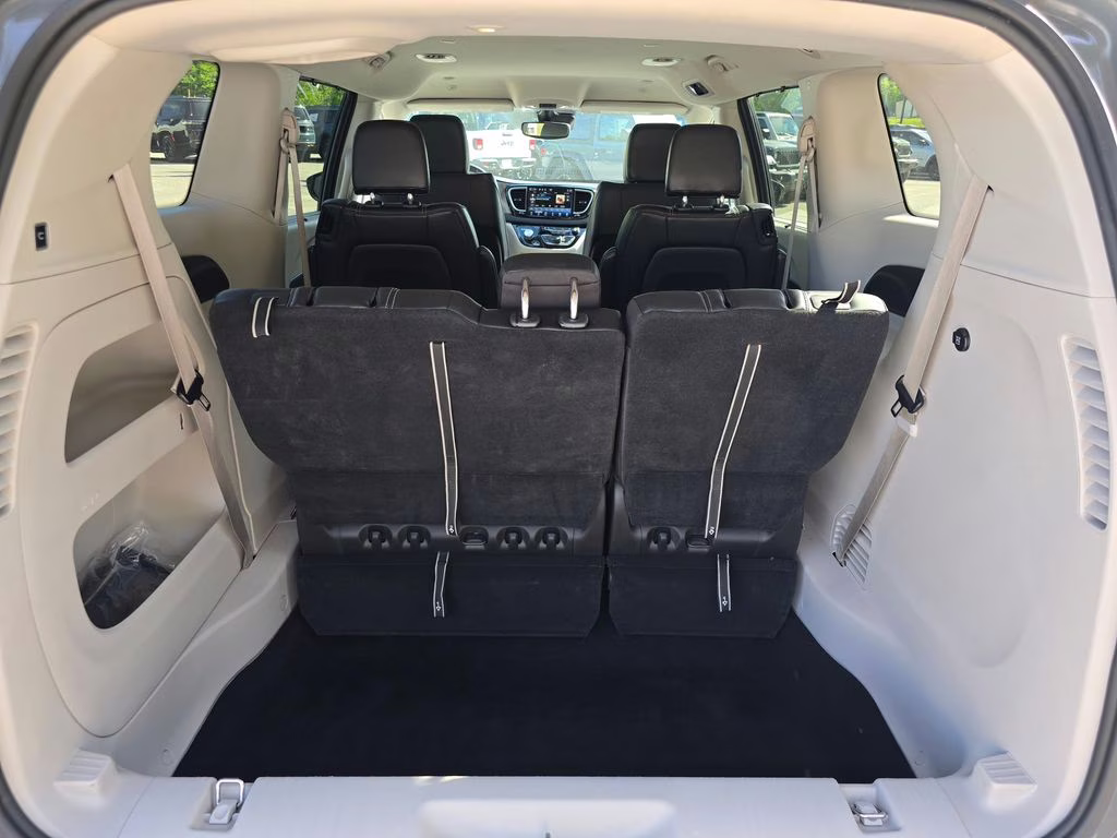 2023 Ceramic Gray Clearcoat Chrysler Pacifica Touring L FWD Van