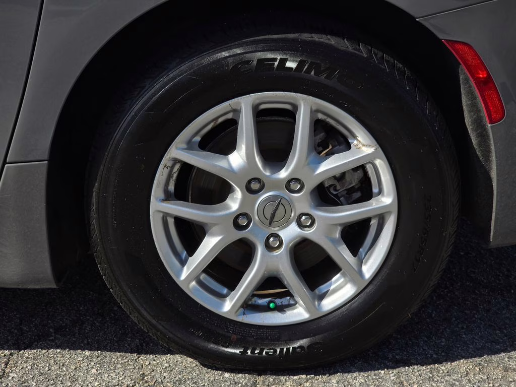 2023 Ceramic Gray Clearcoat Chrysler Pacifica Touring L FWD Van