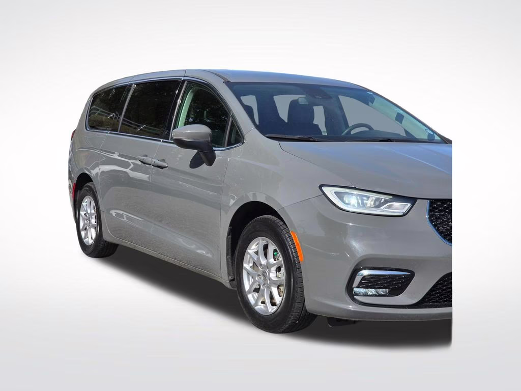 2023 Ceramic Gray Clearcoat Chrysler Pacifica Touring L FWD Van