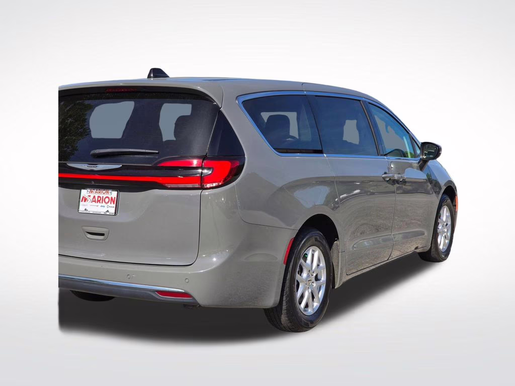2023 Ceramic Gray Clearcoat Chrysler Pacifica Touring L FWD Van