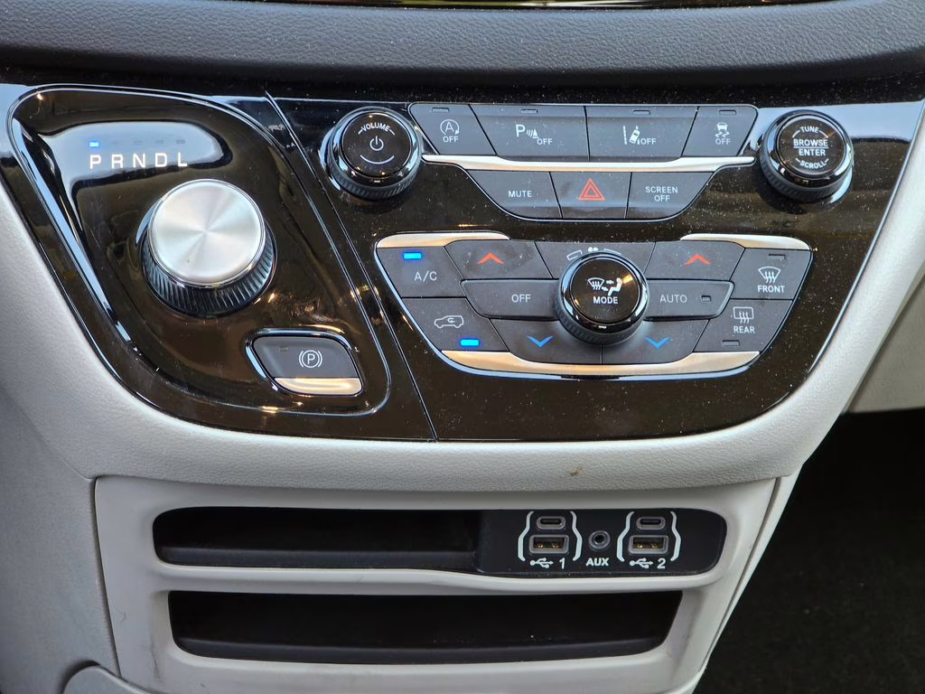 2023 Ceramic Gray Clearcoat Chrysler Pacifica Touring L FWD Van