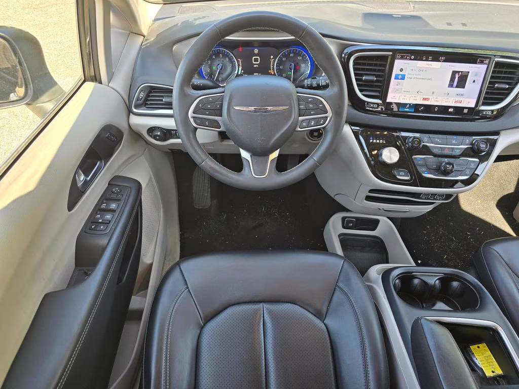 2023 Brilliant Black Crystal Pearlcoat Chrysler Pacifica Touring L FWD Van