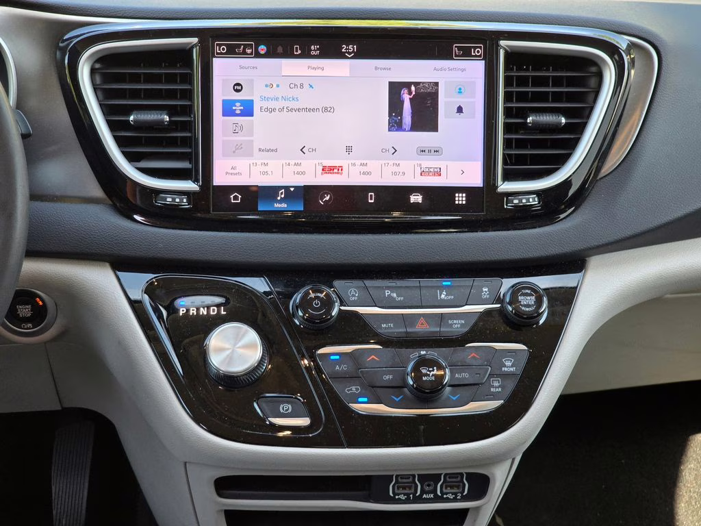 2023 Brilliant Black Crystal Pearlcoat Chrysler Pacifica Touring L FWD Van