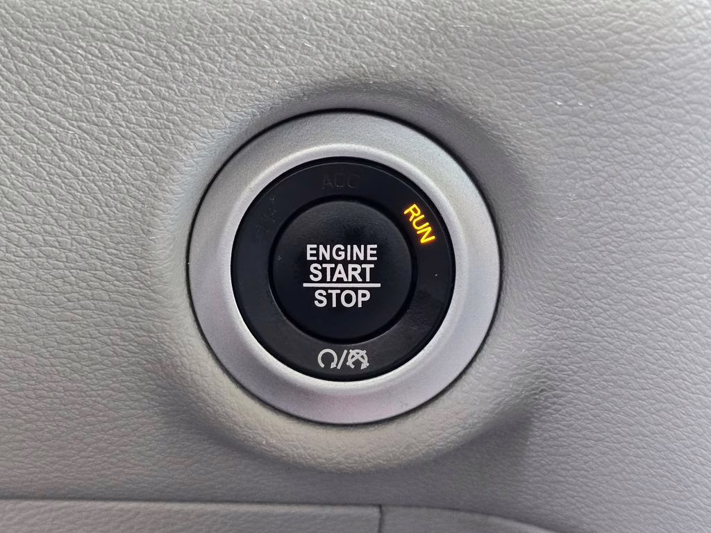 2023 Brilliant Black Crystal Pearlcoat Chrysler Pacifica Touring L FWD Van