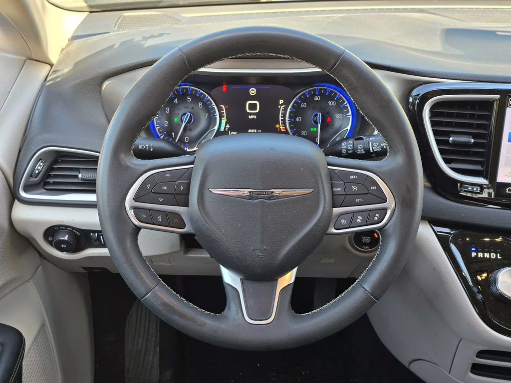 2023 Brilliant Black Crystal Pearlcoat Chrysler Pacifica Touring L FWD Van