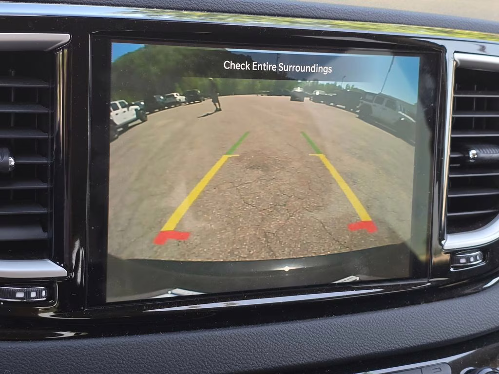 2023 Brilliant Black Crystal Pearlcoat Chrysler Pacifica Touring L FWD Van