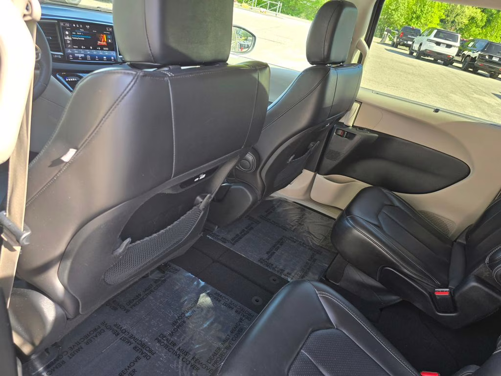 2023 Ceramic Gray Clearcoat Chrysler Pacifica Touring L FWD Van
