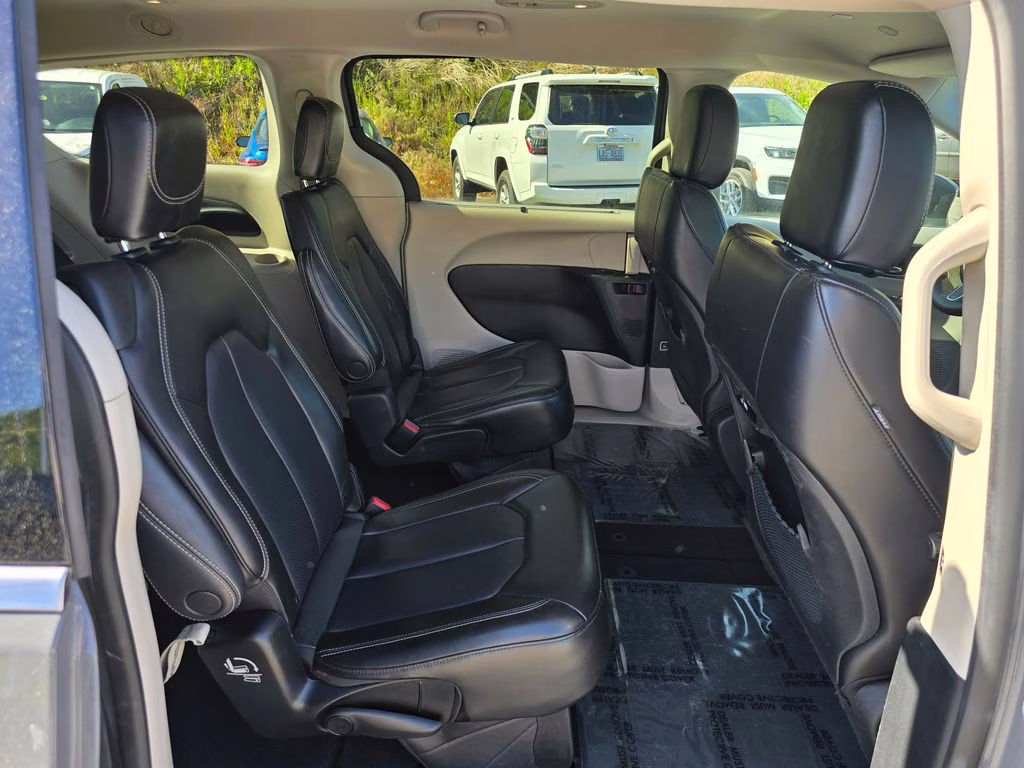 2023 Ceramic Gray Clearcoat Chrysler Pacifica Touring L FWD Van