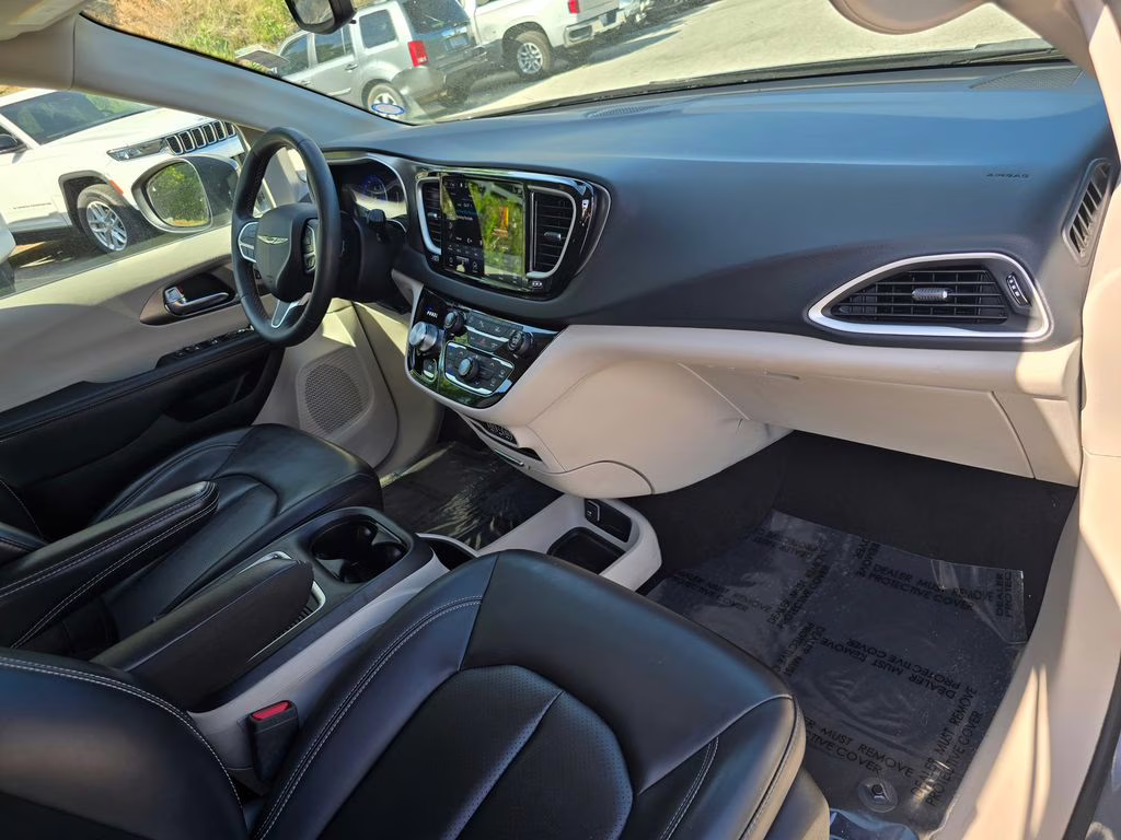 2023 Ceramic Gray Clearcoat Chrysler Pacifica Touring L FWD Van