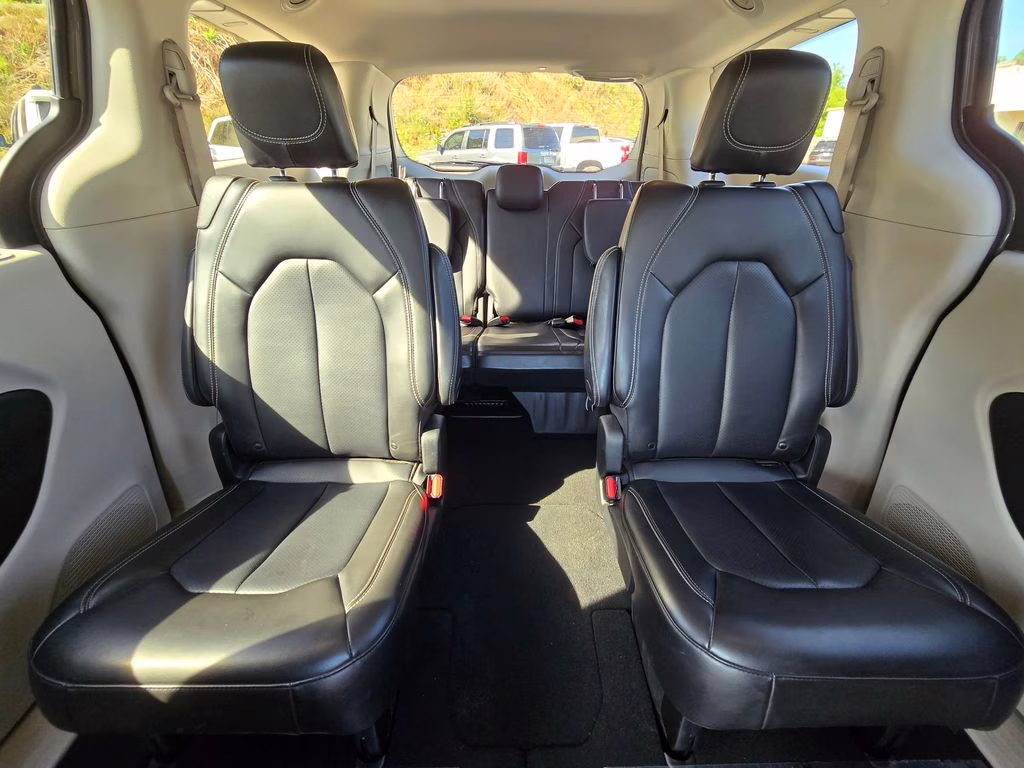 2023 Ceramic Gray Clearcoat Chrysler Pacifica Touring L FWD Van