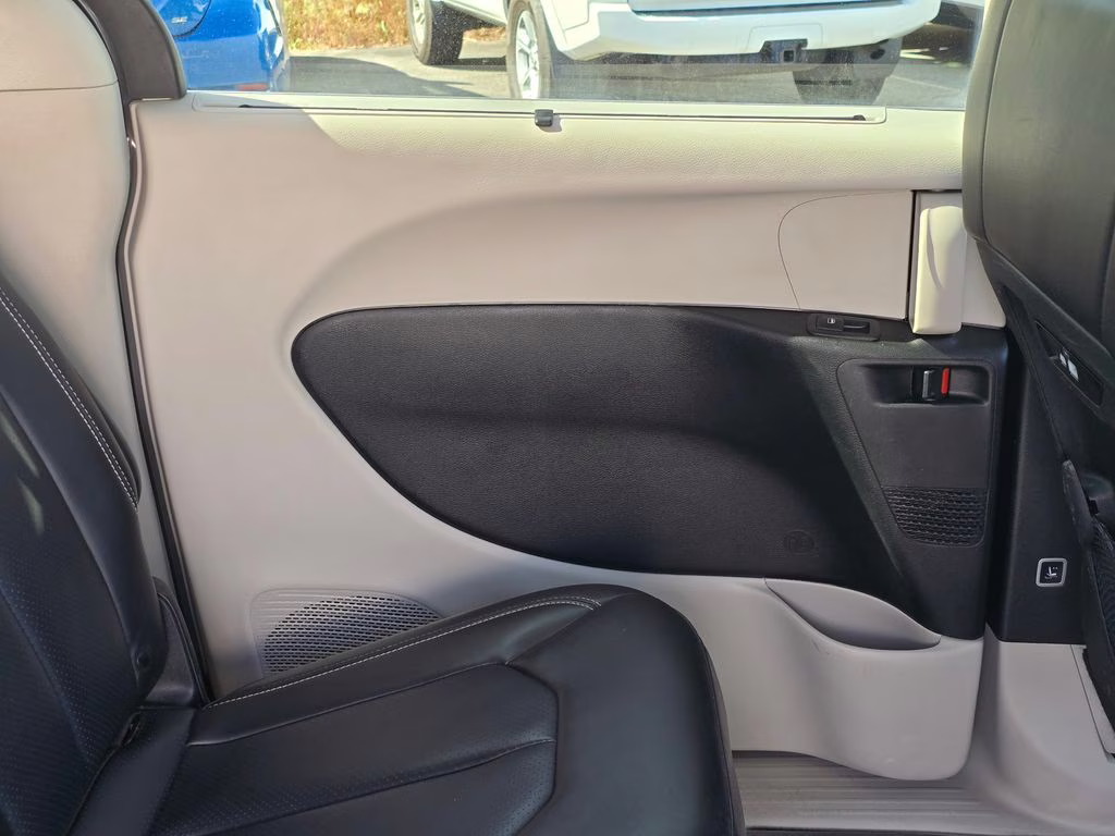 2023 Ceramic Gray Clearcoat Chrysler Pacifica Touring L FWD Van