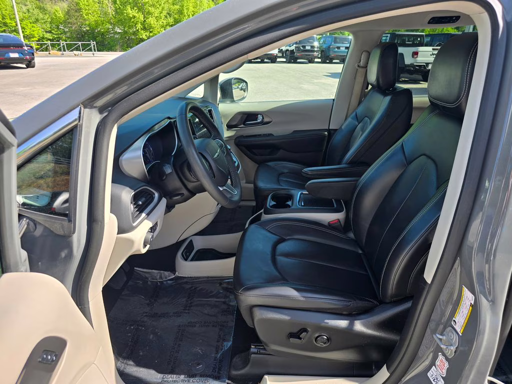 2023 Ceramic Gray Clearcoat Chrysler Pacifica Touring L FWD Van
