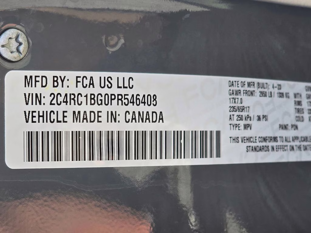 2023 Ceramic Gray Clearcoat Chrysler Pacifica Touring L FWD Van