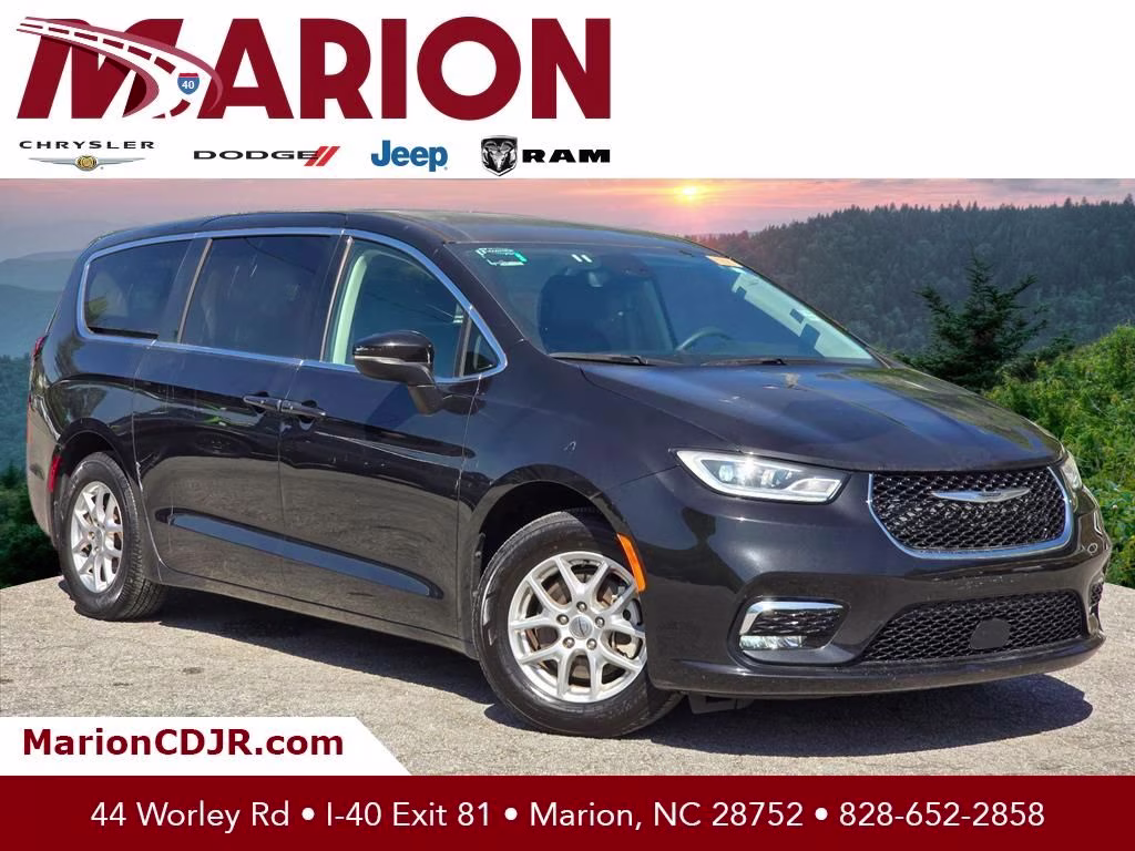 2023 Brilliant Black Crystal Pearlcoat Chrysler Pacifica Touring L FWD Van