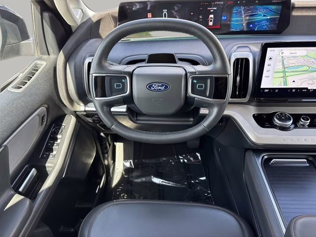 2025 Black Metallic Ford Expedition Active 4X4 SUV