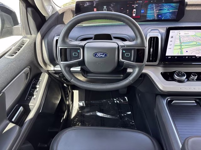 2025 Black Metallic Ford Expedition Active 4X4 SUV