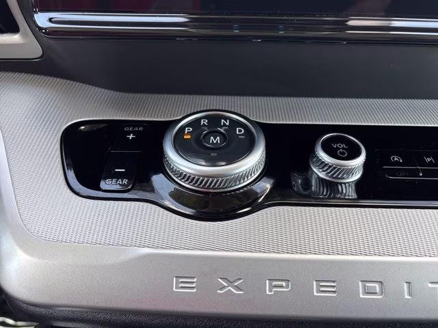2025 Black Metallic Ford Expedition Active 4X4 SUV
