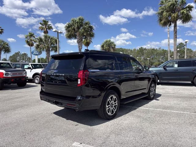 2025 Black Metallic Ford Expedition Active 4X4 SUV