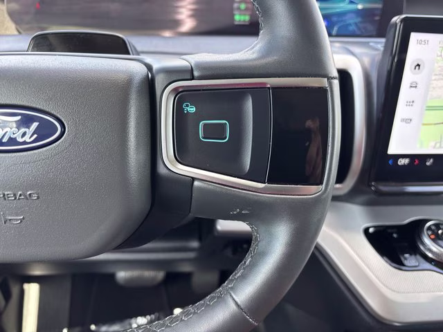 2025 Black Metallic Ford Expedition Active 4X4 SUV