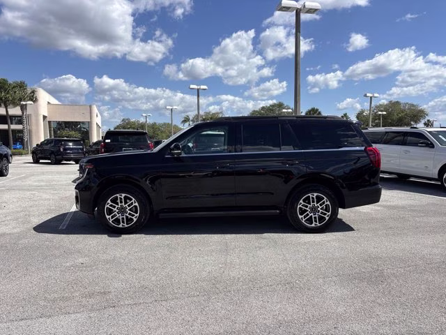 2025 Black Metallic Ford Expedition Active 4X4 SUV