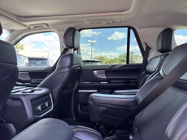 2025 Oxford White Ford Expedition Platinum 4X4 SUV