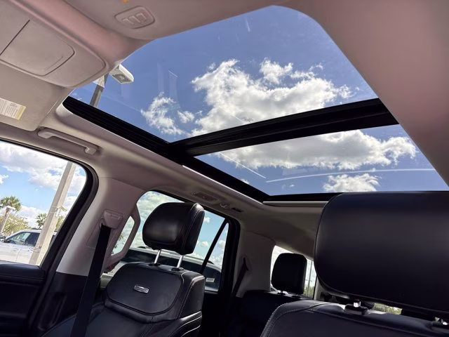 2025 Oxford White Ford Expedition Platinum 4X4 SUV