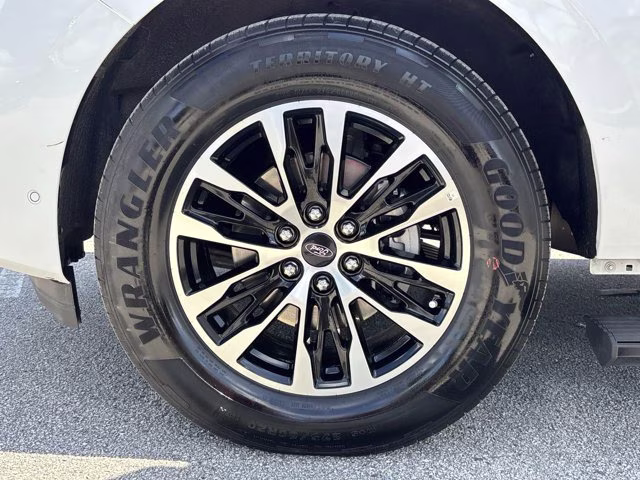 2025 Oxford White Ford Expedition Platinum 4X4 SUV