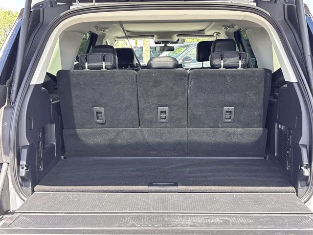 2025 Oxford White Ford Expedition Platinum 4X4 SUV