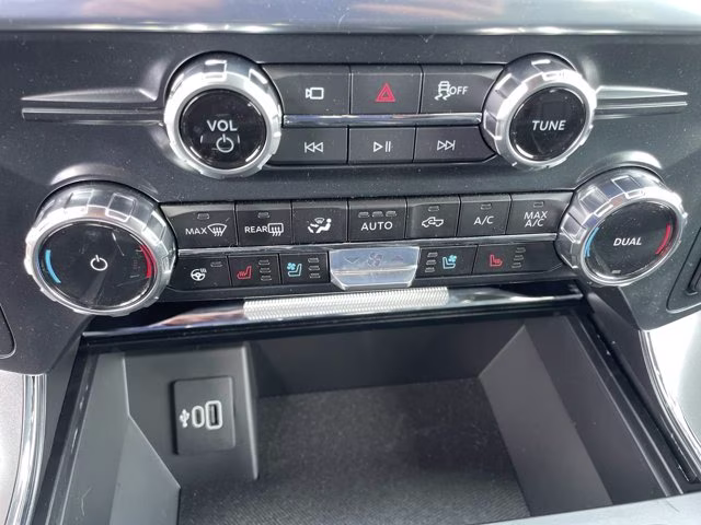 2026 Star White Metallic Tri-Coat Ford F-150 Lariat 4X4 Truck