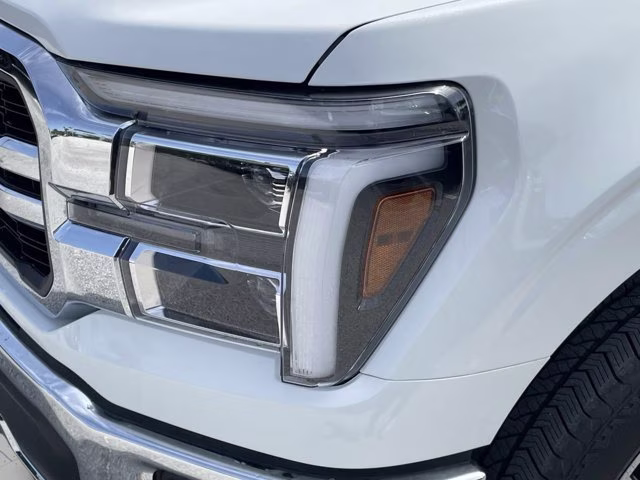 2026 Star White Metallic Tri-Coat Ford F-150 Lariat 4X4 Truck