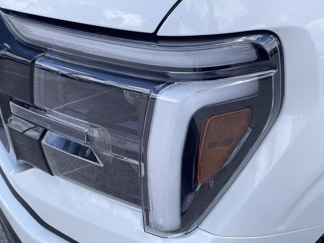 2026 Star White Metallic Tri-Coat Ford F-150 Lariat 4X4 Truck