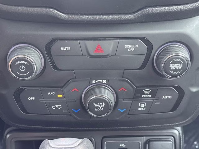 2020 Granite Crystal Metallic Clearcoat Jeep Renegade Altitude FWD SUV