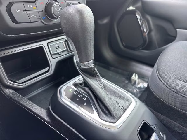2020 Granite Crystal Metallic Clearcoat Jeep Renegade Altitude FWD SUV