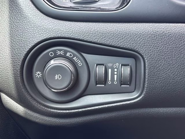 2020 Granite Crystal Metallic Clearcoat Jeep Renegade Altitude FWD SUV