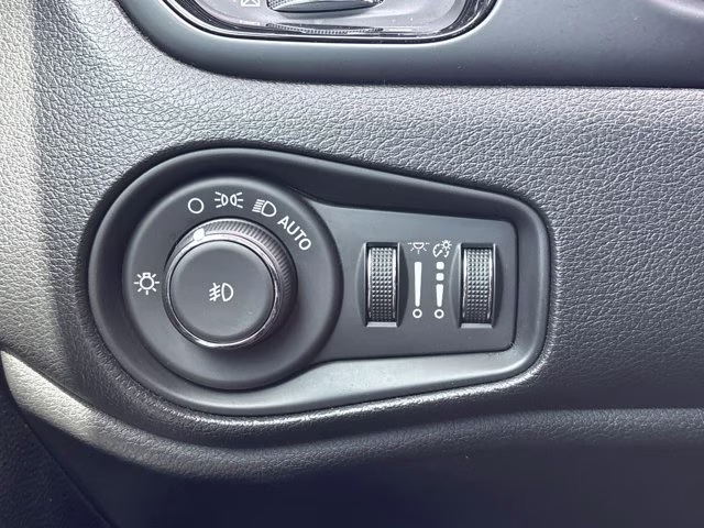 2020 Granite Crystal Metallic Clearcoat Jeep Renegade Altitude FWD SUV