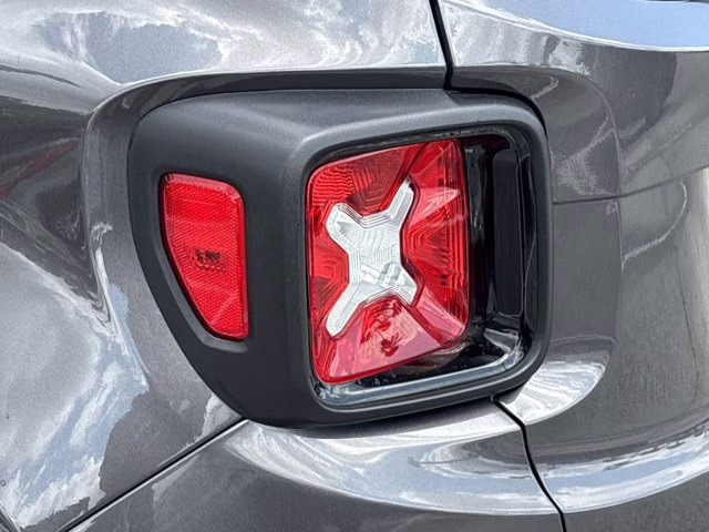 2020 Granite Crystal Metallic Clearcoat Jeep Renegade Altitude FWD SUV