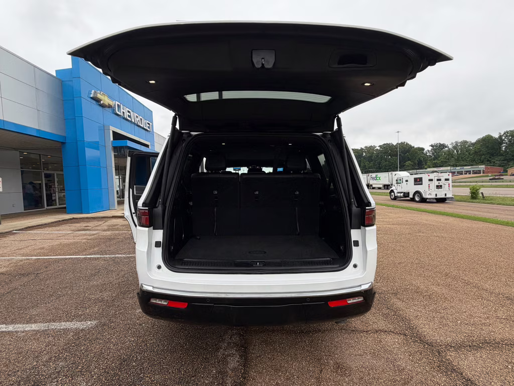 2024 Bright White Clearcoat Jeep Wagoneer Series II RWD SUV