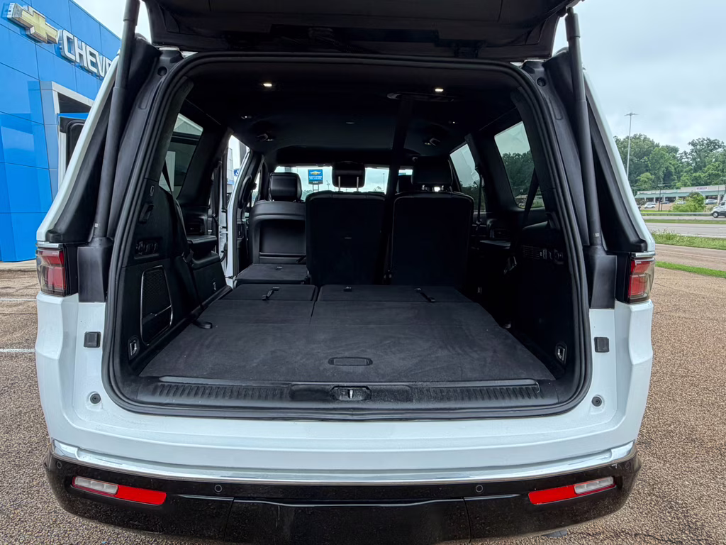 2024 Bright White Clearcoat Jeep Wagoneer Series II RWD SUV