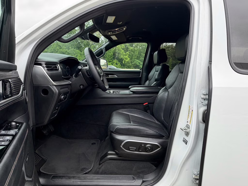 2024 Bright White Clearcoat Jeep Wagoneer Series II RWD SUV