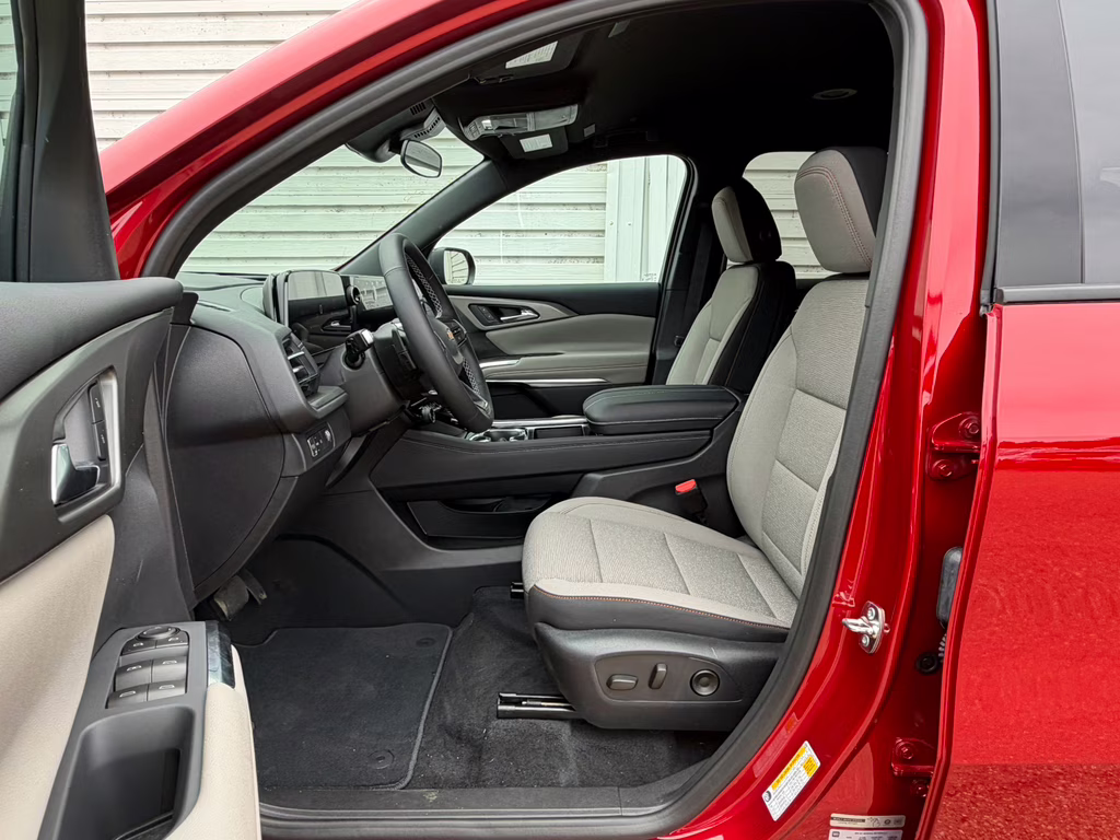 2026 Radiant Red Tintcoat Chevrolet Traverse FWD LT FWD SUV