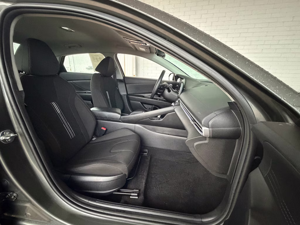 2024 Amazon Gray Hyundai Elantra SEL FWD Sedan