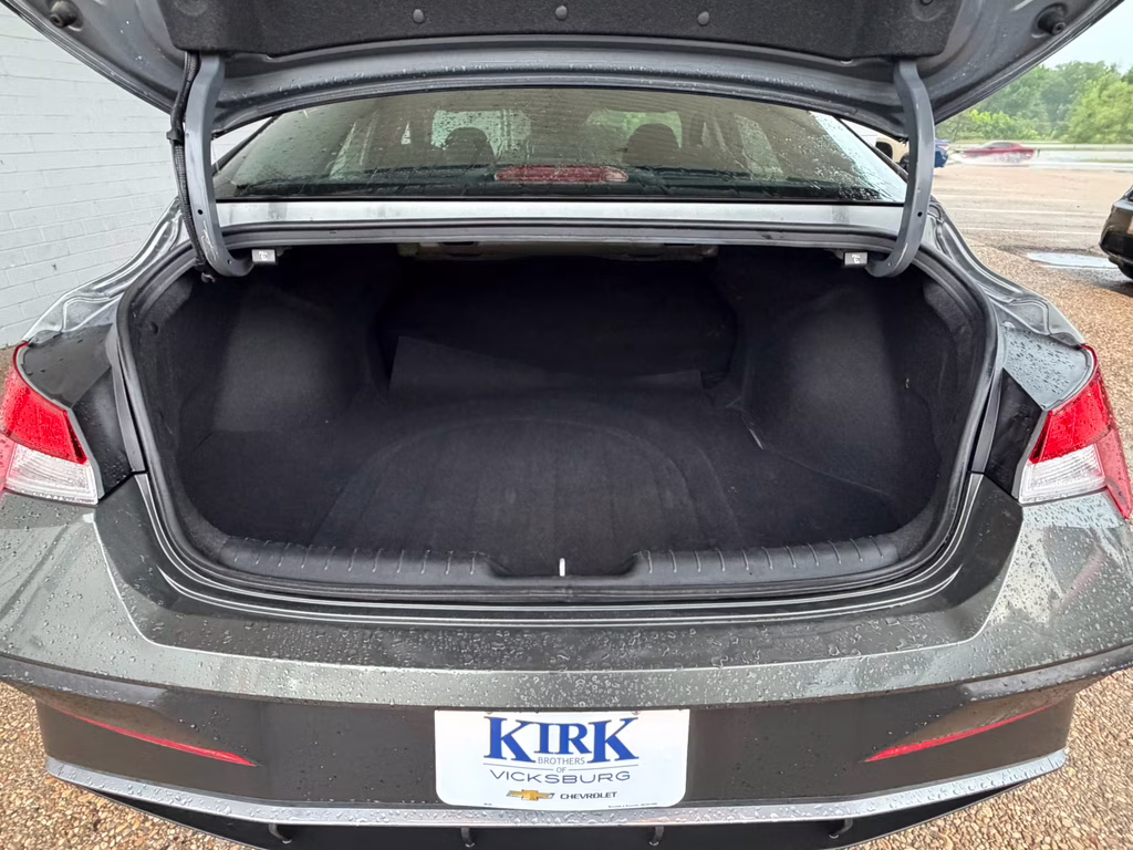 2024 Amazon Gray Hyundai Elantra SEL FWD Sedan