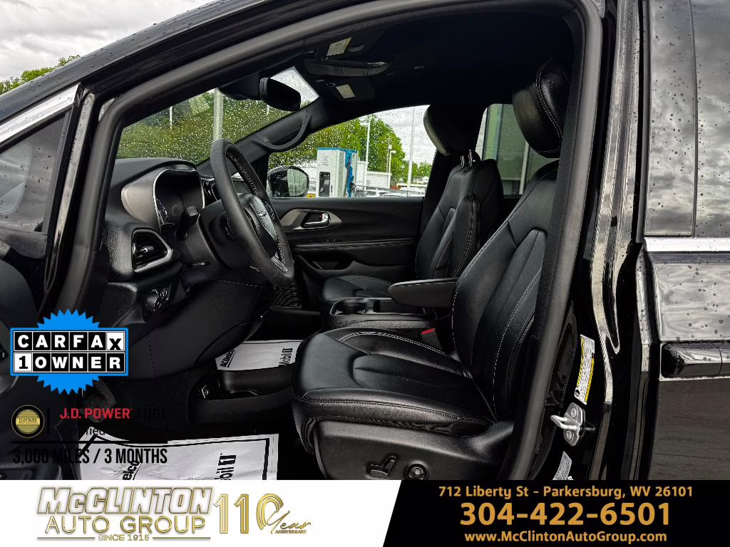 2025 Diamond Black Crystal Pearlcoat Chrysler Pacifica Select FWD Van
