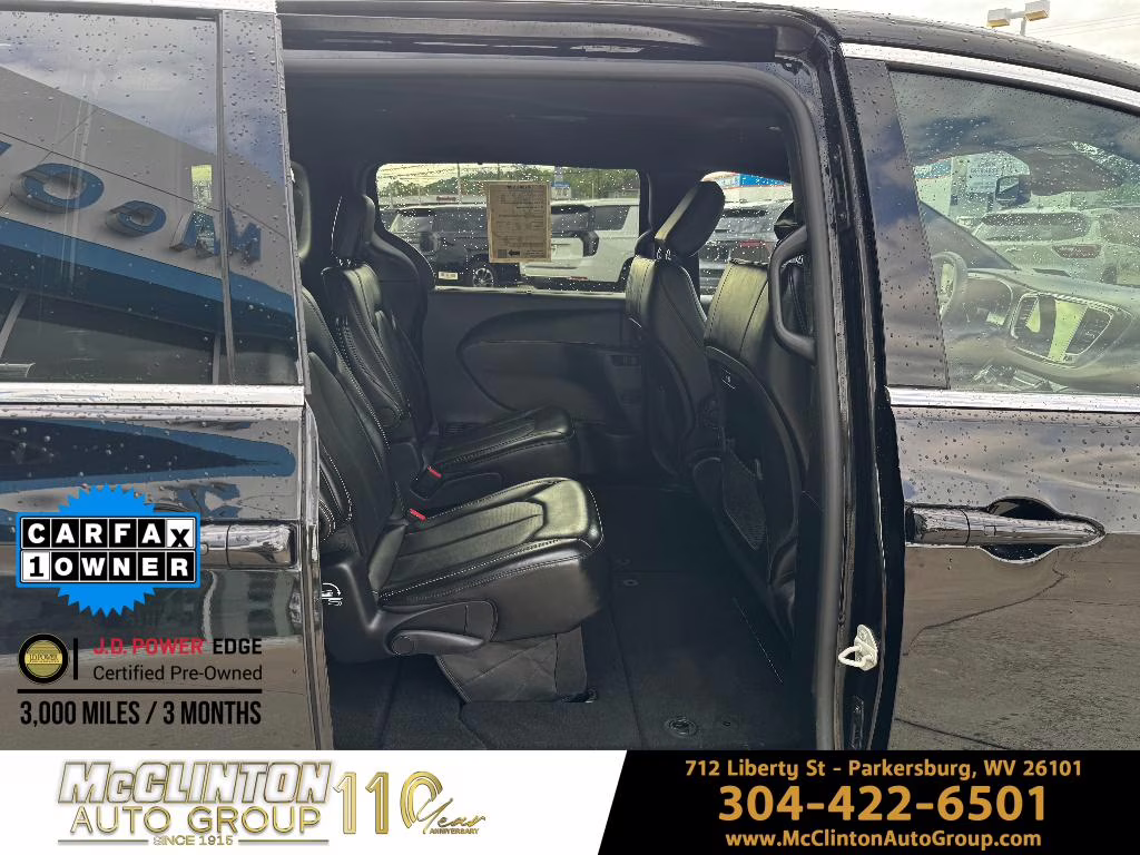 2025 Diamond Black Crystal Pearlcoat Chrysler Pacifica Select FWD Van