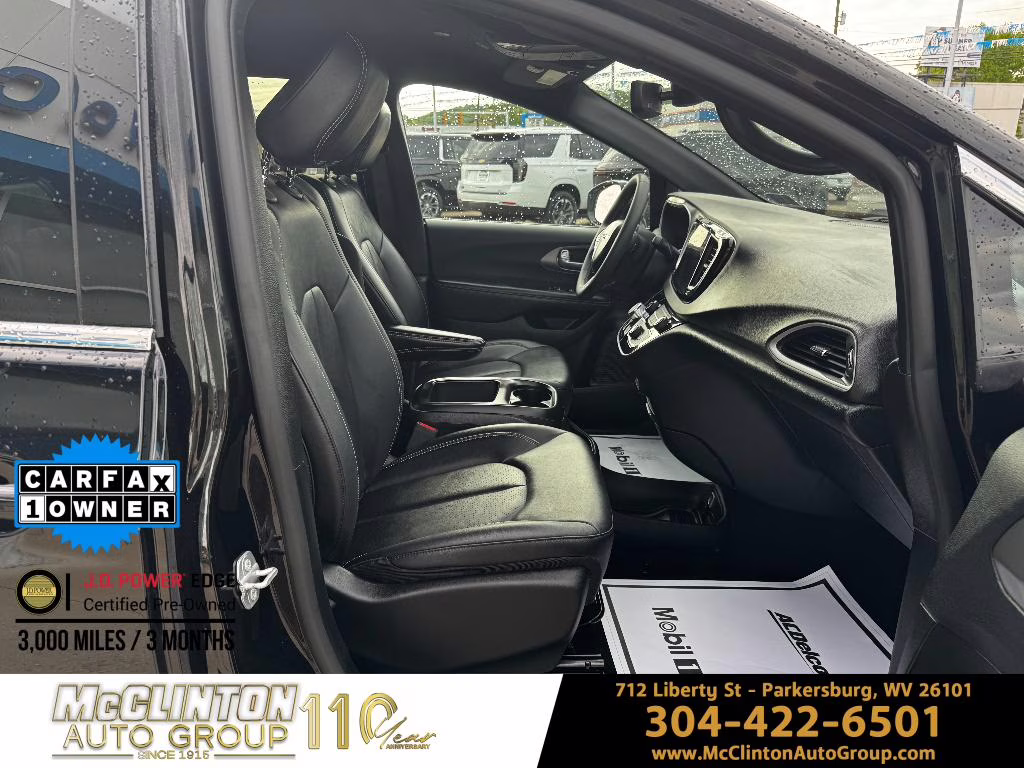 2025 Diamond Black Crystal Pearlcoat Chrysler Pacifica Select FWD Van