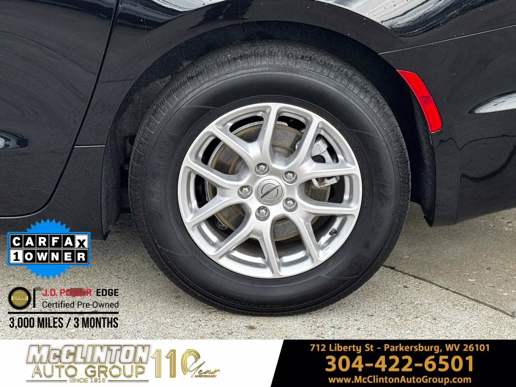 2025 Diamond Black Crystal Pearlcoat Chrysler Pacifica Select FWD Van
